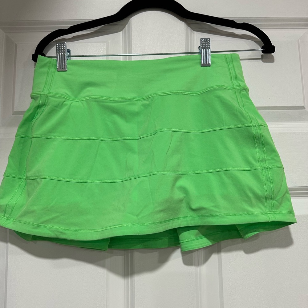 LULULEMON SKORT SIZE 4